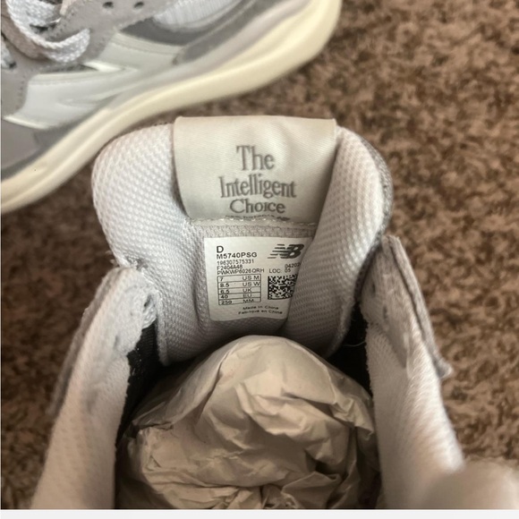 New Balance Shoes size 8.5 women’s and 7 men’s - Picture 6 of 7